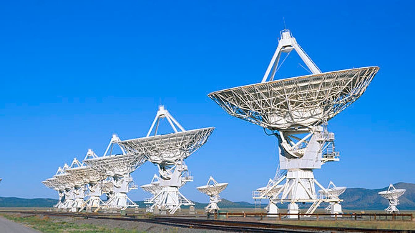 ИИ или инопланетяне?: Эксперты разделились во мнениях, стоит ли звездочетам искать инопланетян или новые технологии