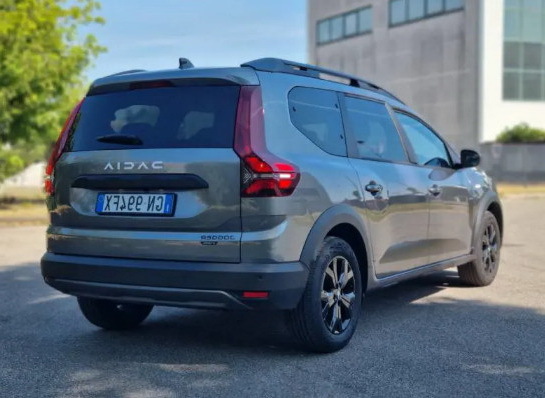 Dacia Jogger Hybrid: 7 мест, много места и экономичный расход топлива, достоинства которые удовлетворяют потребности автомобилистов