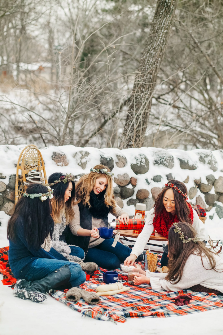 Как весело встретить этот Новый Год с друзьями!