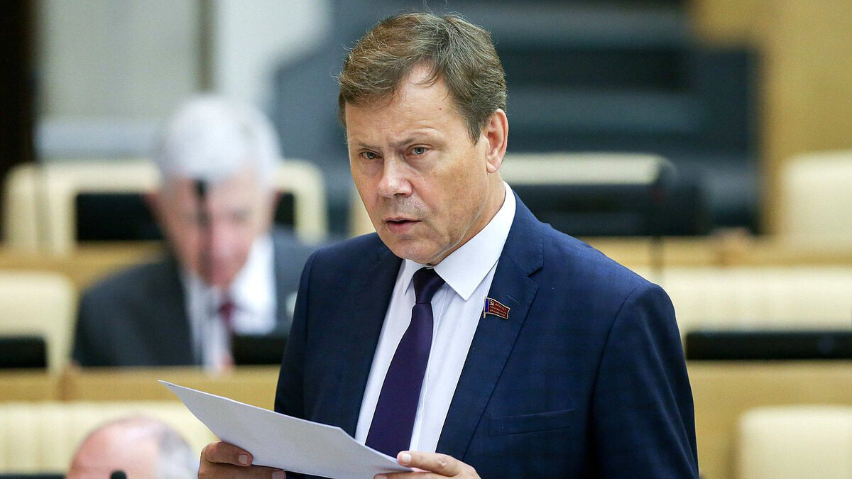 "Партия власти и правительство получили разумный вопрос в Госдуме: где находится реализация программы импортозамещения, о которой они заявляли?"