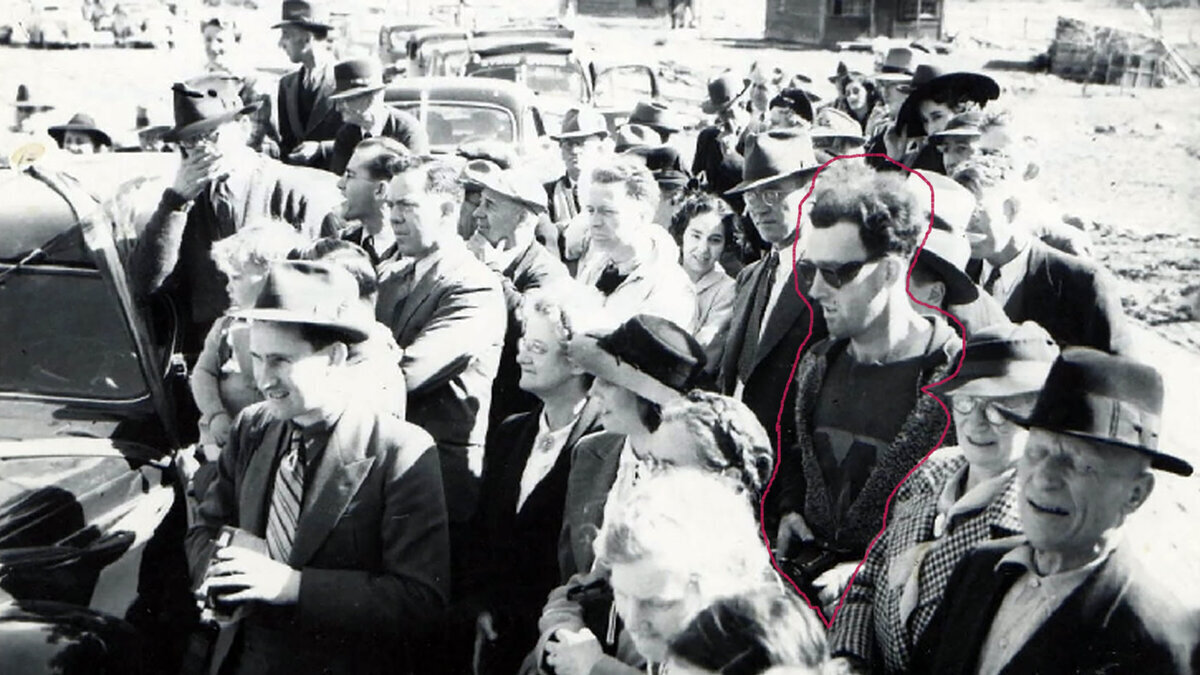 Действительно ли на фото 40-х годов застали "парня из будущего"?