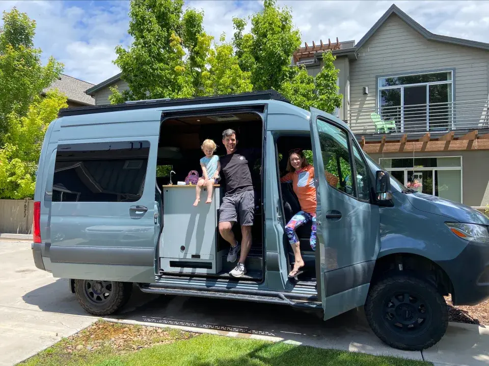 Мы с мужем путешествовали по стране в автодоме с малышом, поэтому это оказалось более напряженным, чем ожидалось.