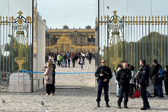 Беспорядки в Европе. Версальский дворец эвакуировали из-за угрозы взрыва
