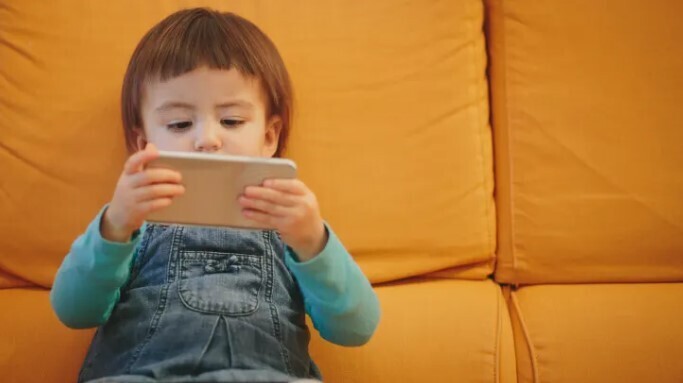 Хотите вырастить счастливых и успешных детей? «Подождите как можно дольше», чтобы дать им телефон, говорит эксперт из Йельского университета