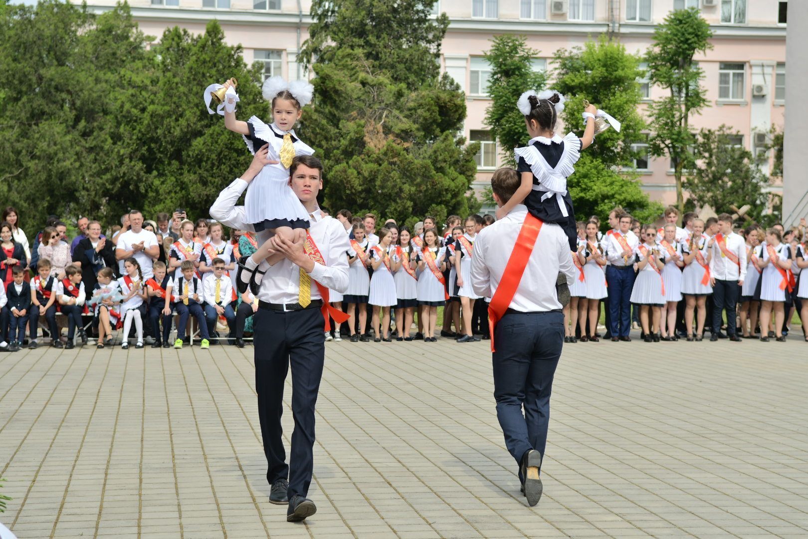У детей хотят украсть месяц летних каникул? Что думает родительское сообщество и учителя