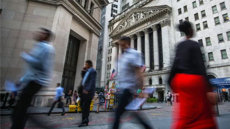 Банки потихоньку сокращают тысячи сотрудников, и увольнений становится все больше