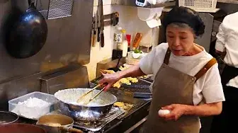 Просто посмотрите на приготовление популярного ресторана удон