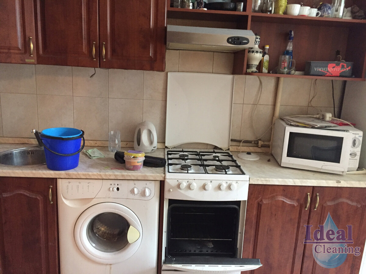 «Случайно» забыли, что такое чистота и уборка. Мы убирали квартиру, которая много лет не видела ведро и моющую тряпку – оцените результат