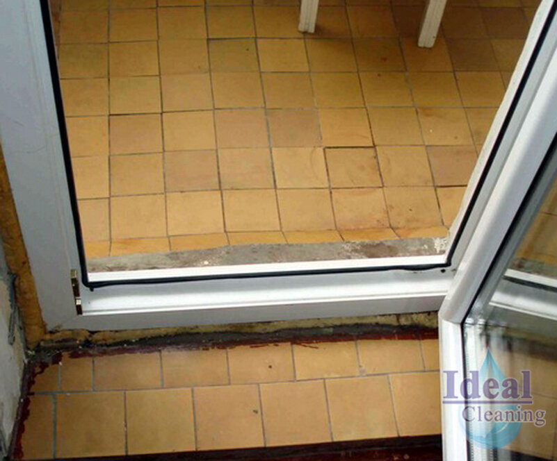 «Случайно» забыли, что такое чистота и уборка. Мы убирали квартиру, которая много лет не видела ведро и моющую тряпку – оцените результат