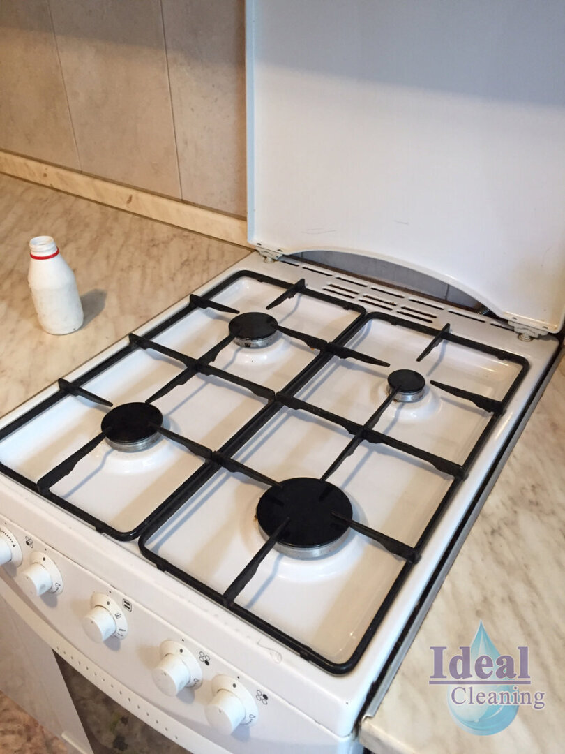 «Случайно» забыли, что такое чистота и уборка. Мы убирали квартиру, которая много лет не видела ведро и моющую тряпку – оцените результат