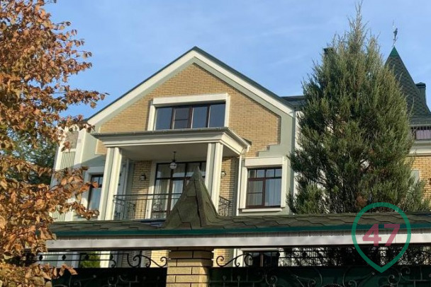 Фото особняка арестованного советника министра МЧС и его жены - советницы Газпрома