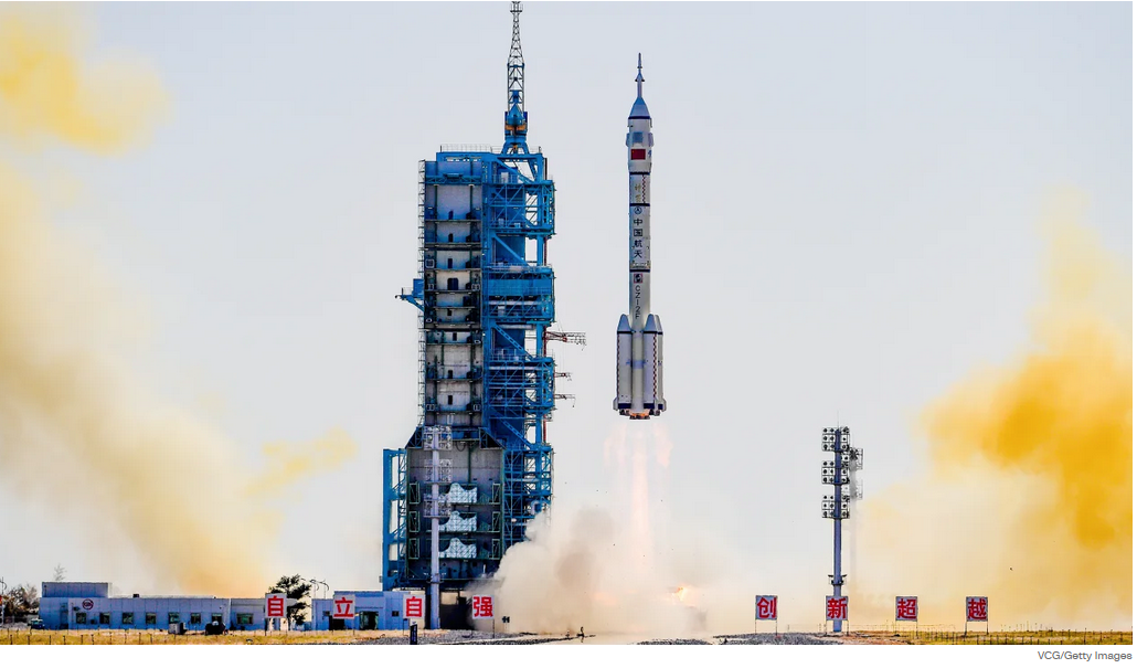 Китай отправил на космическую станцию "Тяньгун" самый молодой в своей истории экипаж космонавтов