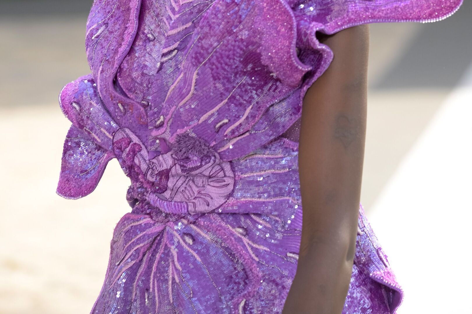 Трогательная дань уважения, спрятанная в последнем образе Селены Гомес на красной дорожке