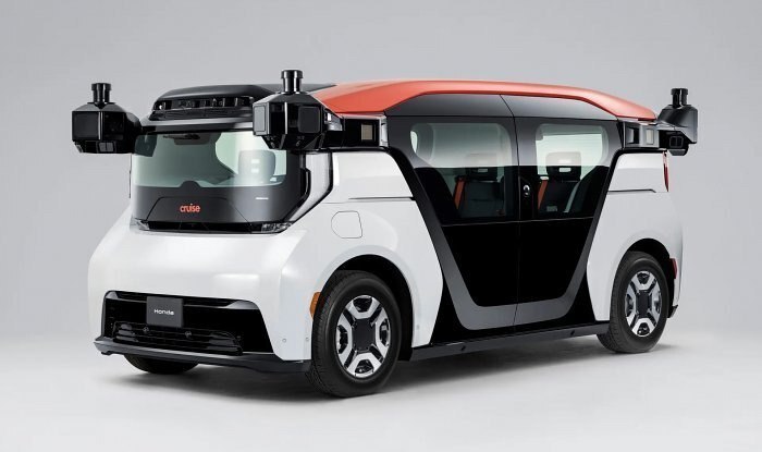 Японцы запускают минивэны без места для водителя.