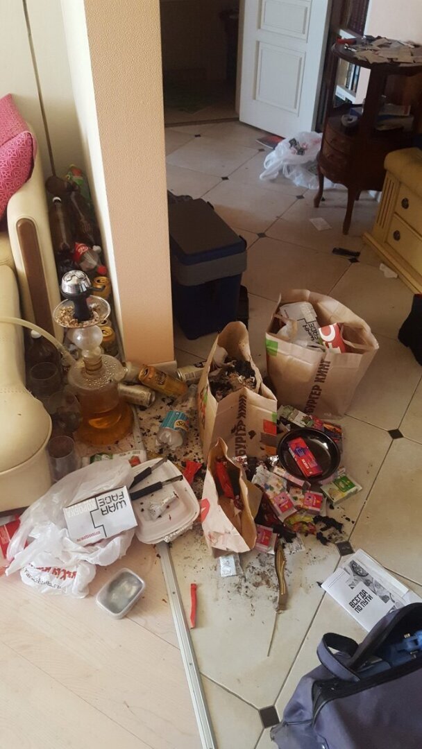 🟥🔞 Шумная вечеринка растянулась на несколько дней. Горы мусора и пустых бутылок - Как я убирала квартиру после "неВИНного застолья" одной компании😱