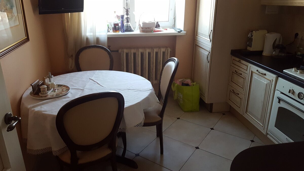 🟥🔞 Шумная вечеринка растянулась на несколько дней. Горы мусора и пустых бутылок - Как я убирала квартиру после "неВИНного застолья" одной компании😱