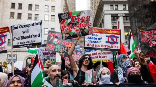 Главный редактор «Артфорума» Дэвид Веласко уволен после публикации и поддержки открытого письма в поддержку Палестины в условиях конфликта между Израи