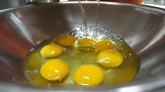 Свежие фрукты, шоколад и молочный крем