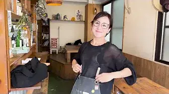 ПРЕКРАСНАЯ хозяйка готовит ПИРОГ с чизкейком и карри