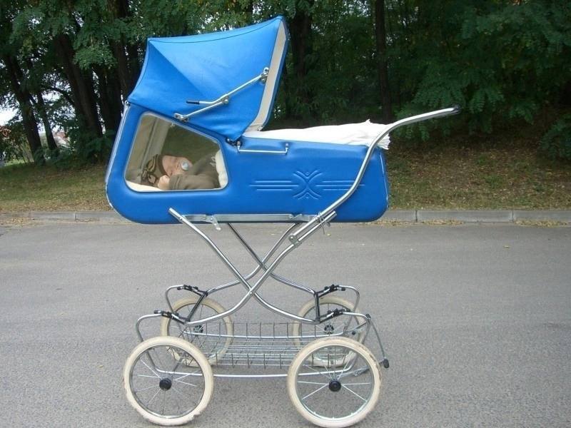 Замечательные детские коляски из прошлого! Вы передавали их по наследству ?)