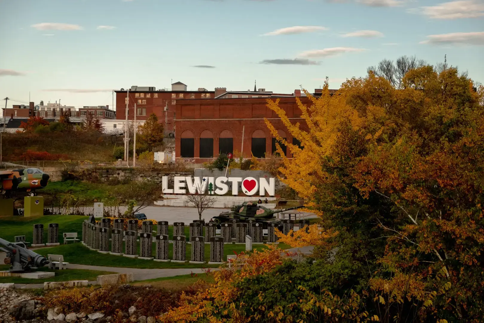 ‘Льюистон Стронг’: после массовых расстрелов жители проявляют выдержку