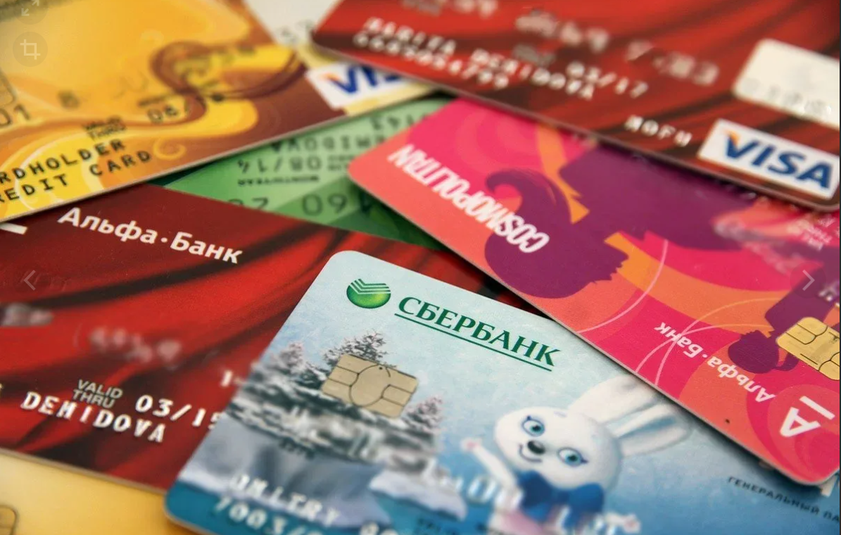 Какую карту завести, чтобы приставы с неё не списывали деньги. Личный опыт