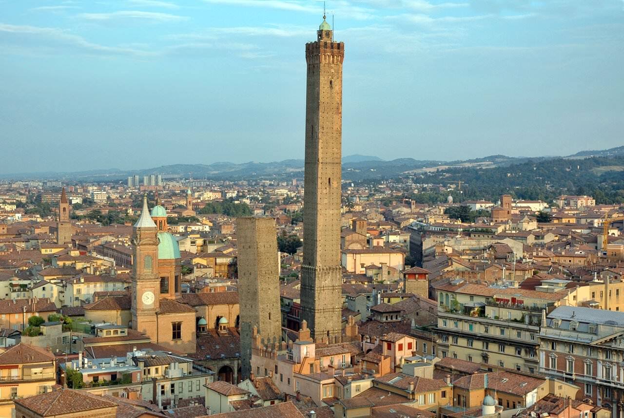 Падающая башня в Италии вызывает беспокойство