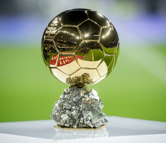 Гений и его “Золотой мяч”: как Лионель Месси продолжает покорять вершины мирового футбола