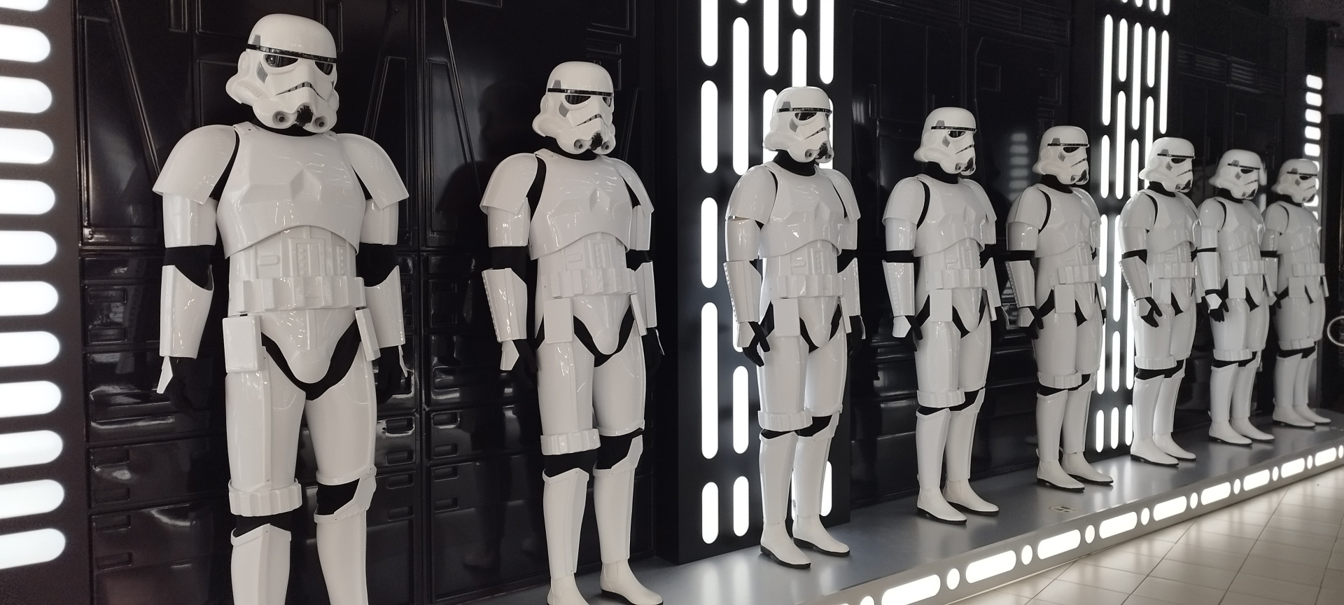 Наше посещение выставки «Звездные войны на ВДНХ». Рассказываю свои впечатления и делюсь авторскими фото. Фанатам этого фильма рекомендуется!