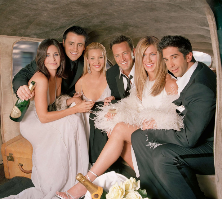 Участники сериала "Друзья" скорбят о потере Мэттью Перри: Дань уважения Чендлеру Бингу