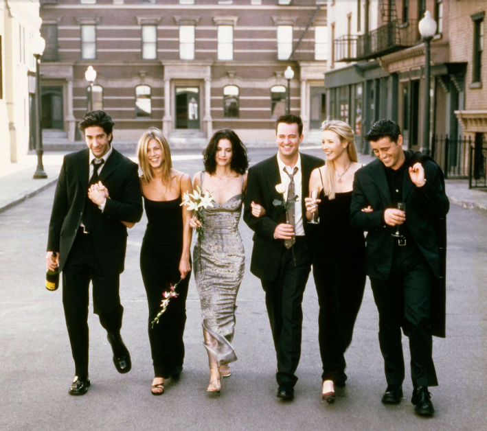 Участники сериала "Друзья" скорбят о потере Мэттью Перри: Дань уважения Чендлеру Бингу