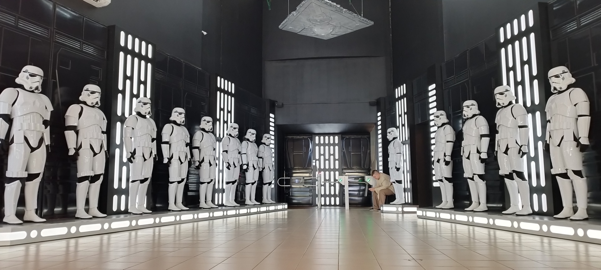 Наше посещение выставки «Звездные войны на ВДНХ». Рассказываю свои впечатления и делюсь авторскими фото. Фанатам этого фильма рекомендуется!