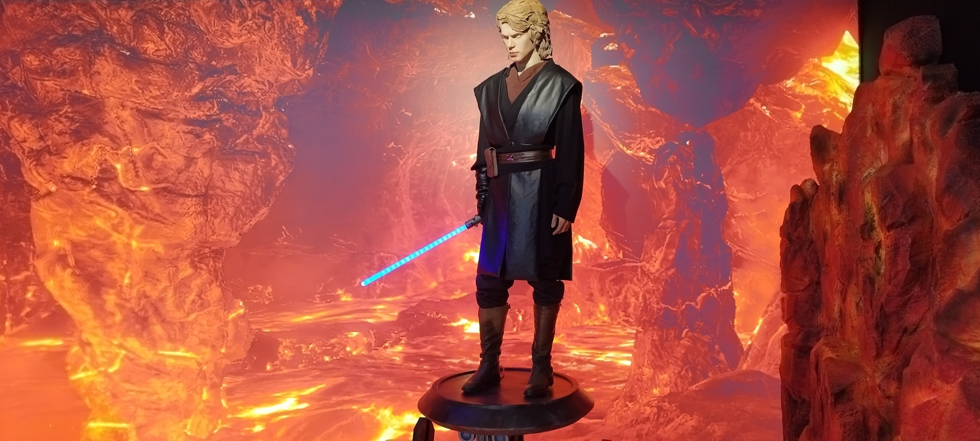 Наше посещение выставки «Звездные войны на ВДНХ». Рассказываю свои впечатления и делюсь авторскими фото. Фанатам этого фильма рекомендуется!