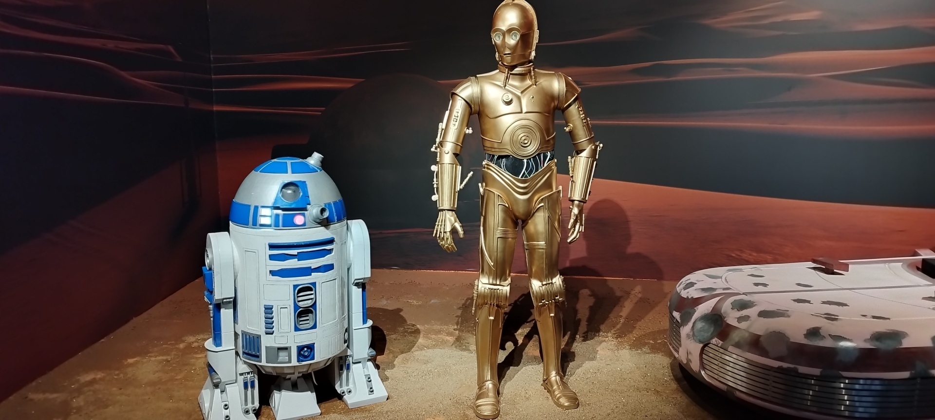 Наше посещение выставки «Звездные войны на ВДНХ». Рассказываю свои впечатления и делюсь авторскими фото. Фанатам этого фильма рекомендуется!