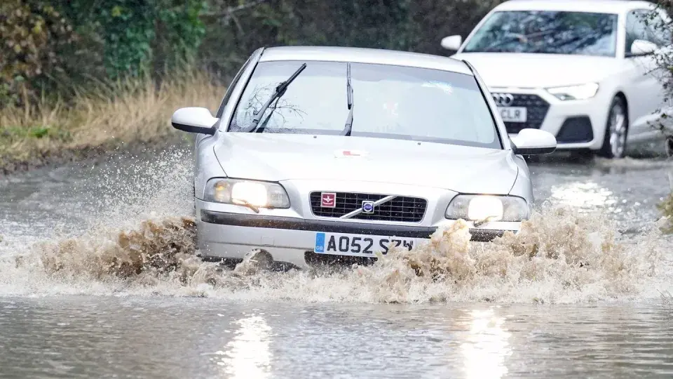 Шторм "Эмир" угрожает Франции и Великобритании: ограничения и опасности