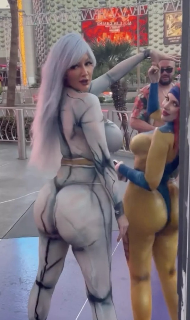 «Мы шли по улице в одной краске для тела в стиле Людей Икс — люди не могли отвести взгляд»