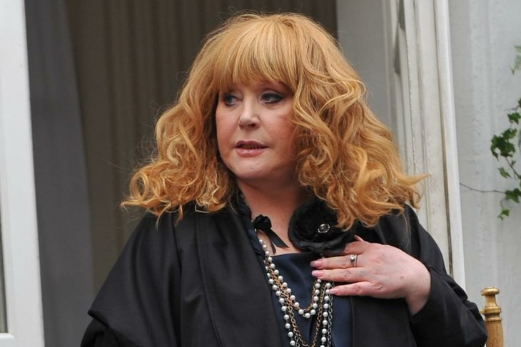 Общественники требуют задержать и допросить Пугачеву на предмет «финансирования ВСУ»