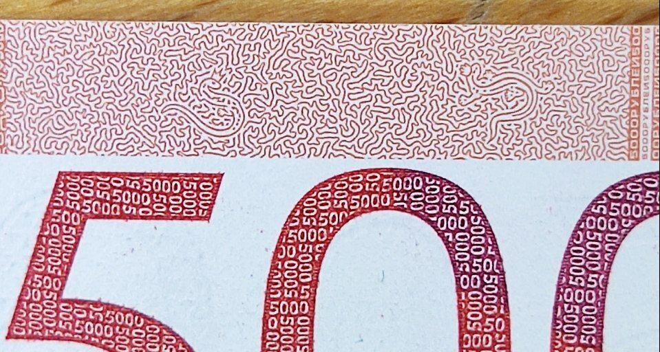 Чехословацкий трамвай, ящерицы, Белая башня, ротонда и мэрия – мелкие детали защиты от подделки новой 5-тысячной купюры