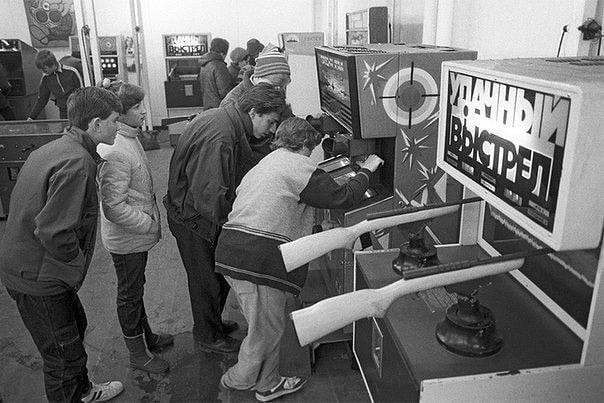 А вы любили игровые автоматы? Кстати говоря существуют музеи игровых автоматов, всем советую сходить поностальгировать