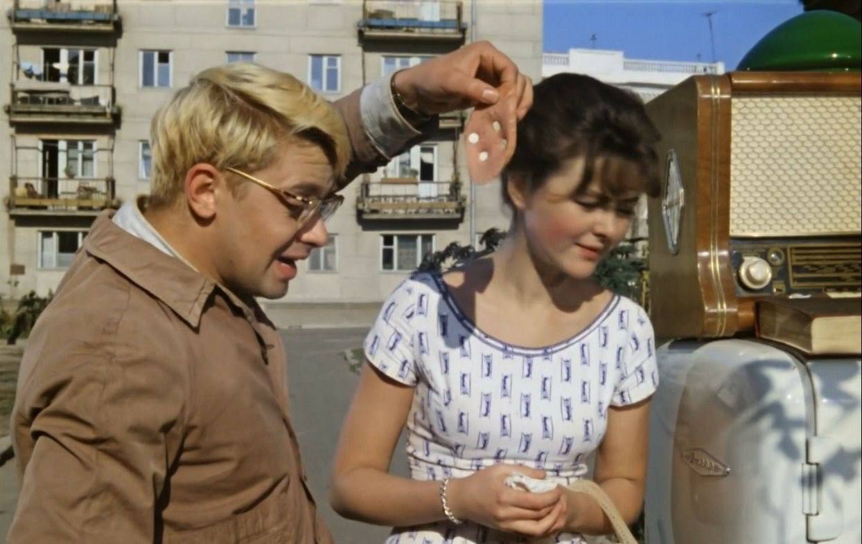 Никогда не задyмывались, зaчем Шypик носил с собой yпаковку снотворного? И почему Лиду это не смутило и она пригласила его домой ?