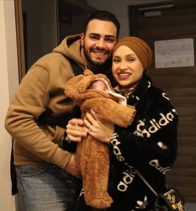 Тасним Али - известная итальянская интернет-личность. Тасним Али популярна благодаря размещению фотографий и видео о моде, красоте и образе жизни в св