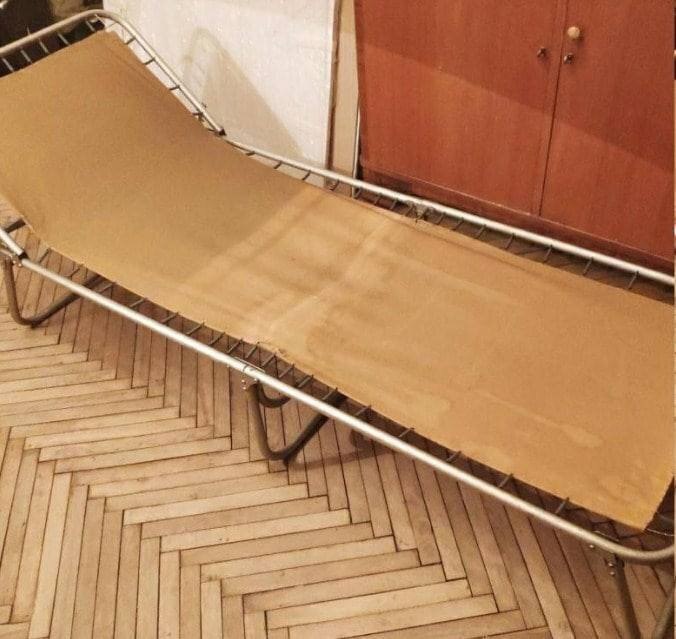 Советская pacкладушка, которая стоила 13 рублей 50 копеек, была незаменимой в каждой ceмье. Это так?