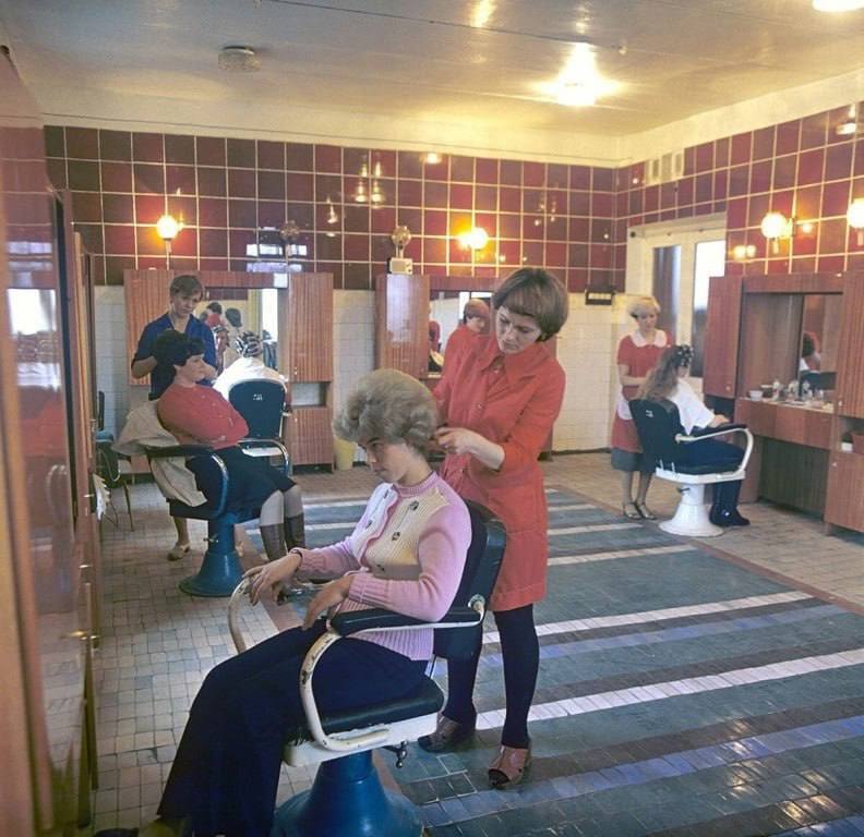 Помните те самые советские парикмахерские?)