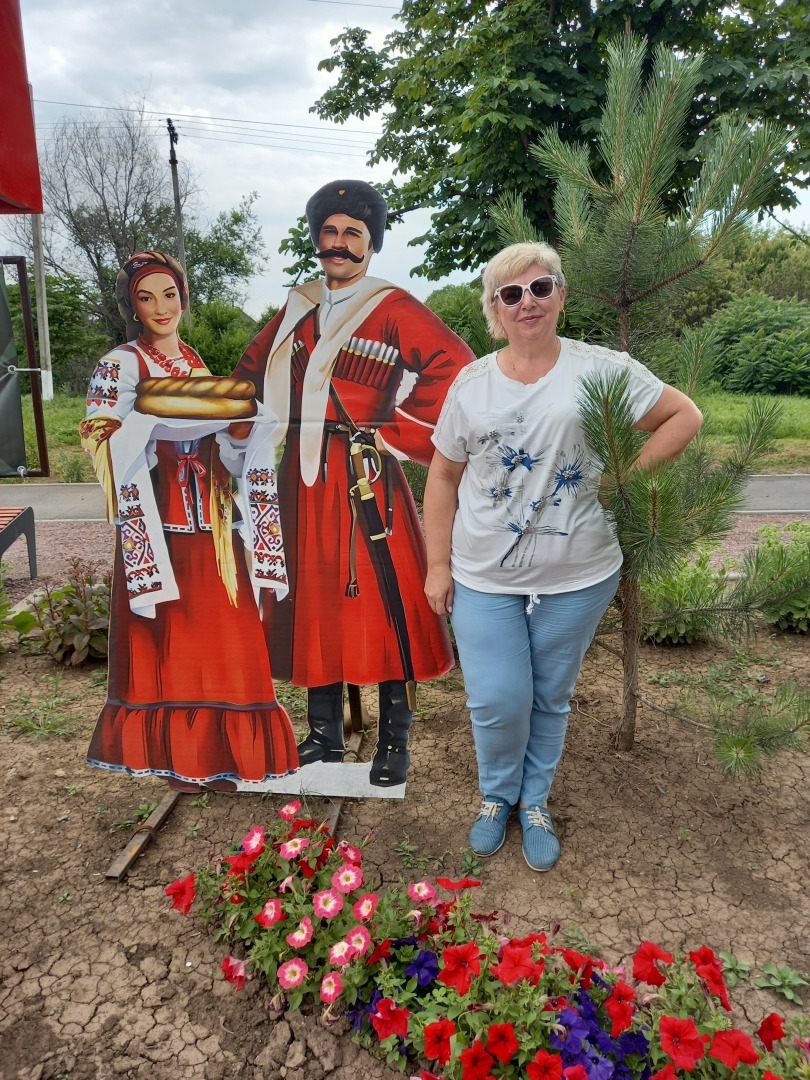 20-метровый памятник «Якорь» – символ мужества и героизма, у которого я склонила голову в честь погибших в ВОВ