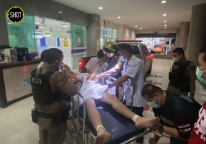 Поехать на курорт в Тюрьму ! Что стар и что млад - Неадекватный 23 лет ( под алкоголем или психотропными) не дался по началу 20 полицейским ...