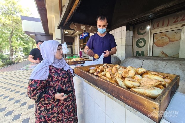 «Брат, поверь, я Россию очень люблю, но мы там голодать стали»: куда уезжают гастарбайтеры из Узбекистана, и почему они ищут работу за рубежом?