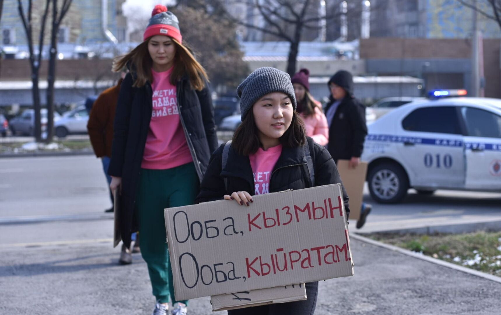 Кыргызские фемки чуть не протащили закон о матчестве вместо отчества