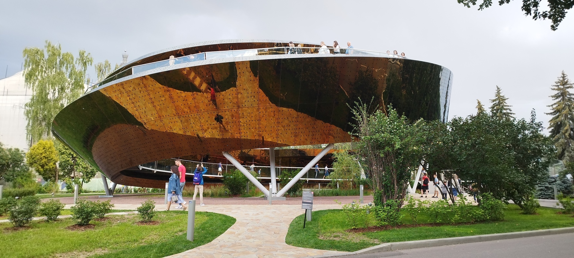 Моя экскурсия в любимый парк ВДНХ. Лента Мебиуса, ЭКО-тропа, лесной театр. Делюсь впечатлениями о новых арт-объектах и фотографиями!