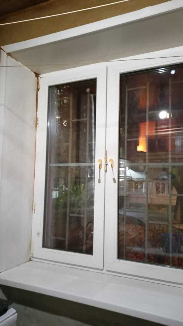 Запущенная адская квартира, но хозяева этого не видят. Им главное – окна помыть