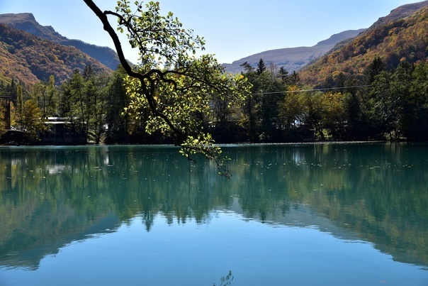 Удивительное и красивое озеро